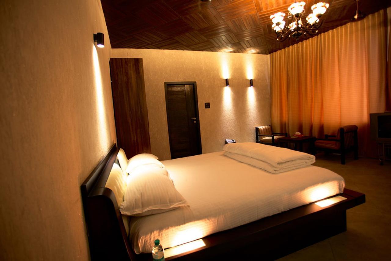 Kino Lakeside Chalet Hotel Lonavala Exterior photo